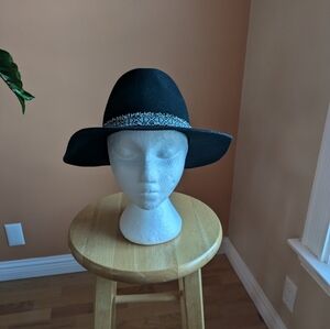 Michael Stars Hat 100% Wool Pull and tie to create the perfect fit Black Women'
